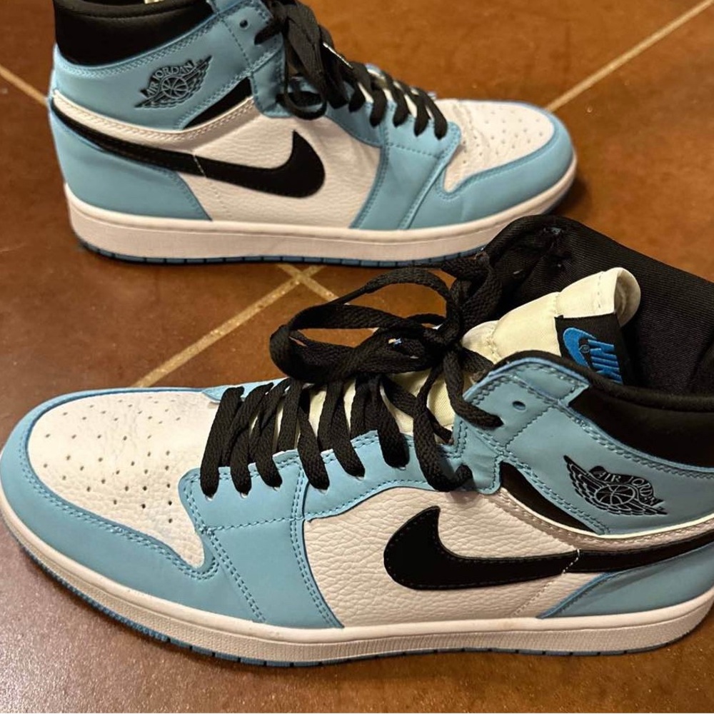 Air Jordon 1 Retro High OG “University Blue” Classic Kicks - size 13